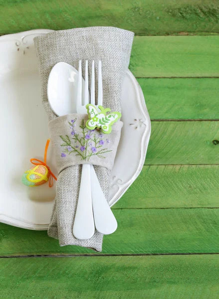 Wielkanocny stół ustawienie w rustykalnym stylu vintage — Zdjęcie stockowe