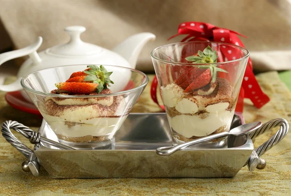 Italian dessert tiramisu decorated with strawberries in a glass beaker — Stock Photo, Image