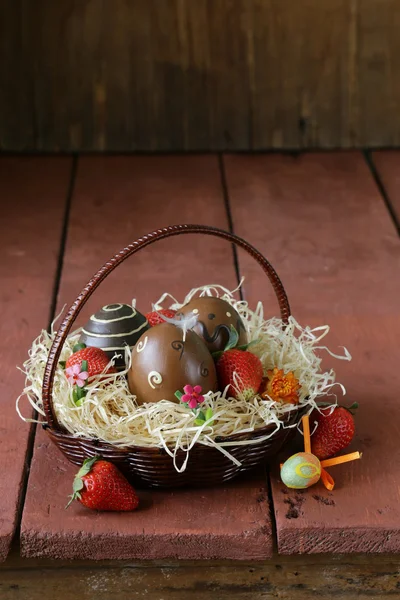 Decorative easter eggs on wooden background (Easter) — Stock Photo, Image