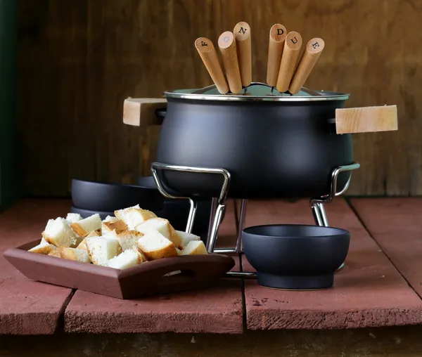 Conjunto especial de utensílios para cozinhar fondue (queijo, chocolate ) — Fotografia de Stock