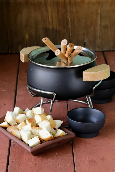 Conjunto especial de utensílios para cozinhar fondue (queijo, chocolate ) — Fotografia de Stock