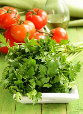 mezarda yeşil taze organik maydanoz