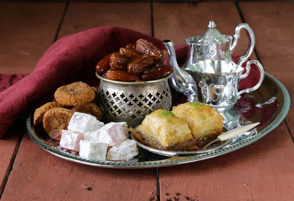 东部八宝饭-果仁蜜饼、 日期、 土耳其软糖 — 图库照片