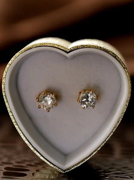 Gold earrings stud with diamonds macro shot — Stock Photo, Image