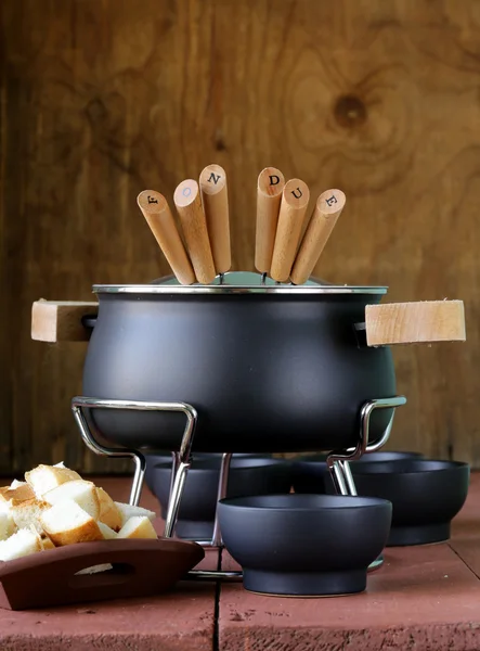 Conjunto especial de utensílios para cozinhar fondue — Fotografia de Stock