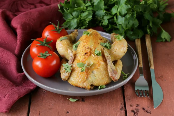 Pollo asado casero con hierbas y especias — Foto de Stock