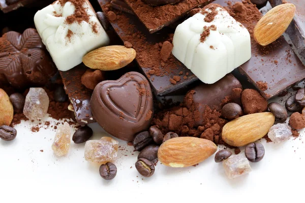 Diferentes variedades de chocolate y dulces — Foto de Stock