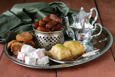çeşitli Doğu tatlılar - baklava, Tarih, Türk lokumu