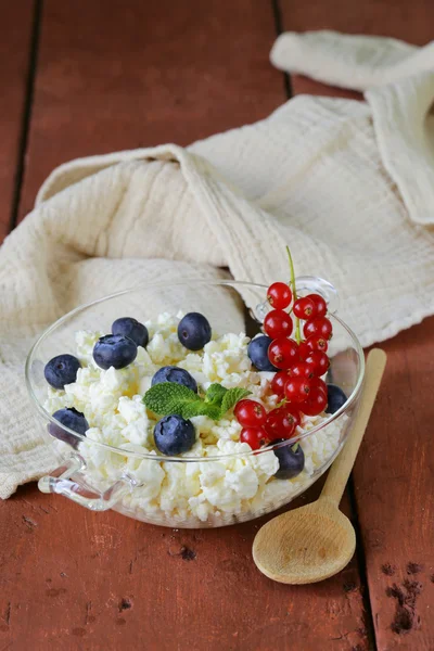 Fresh natural organic cottage cheese in a glass bowl — Stock Photo, Image