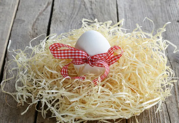 Dekoratif ahşap arka plan (Paskalya easter egg) — Stok fotoğraf