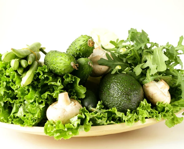 Різні зелені овочі (авокадо, зелений горох, огірки, петрушка, салат ) — стокове фото