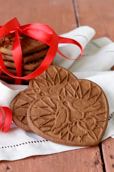 Biscotti al cioccolato a forma di cuore, simbolo di amore — Foto Stock