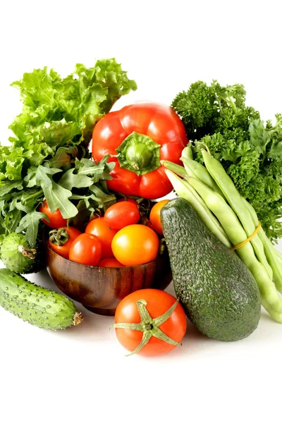 Diverse groenten (avocado, komkommers, peterselie, paprika, tomaat) — Stockfoto