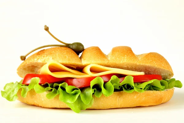 야채, 그린 샐러드, 치즈와 신선한 샌드위치 — 스톡 사진