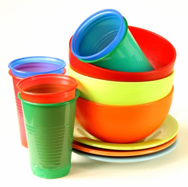 renkli plastik sofra (kupa, kase, tabak)