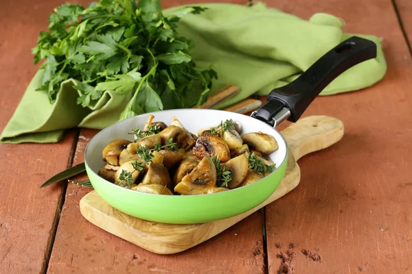 Fried champignon mushrooms with thyme in a pan — Stock Photo, Image