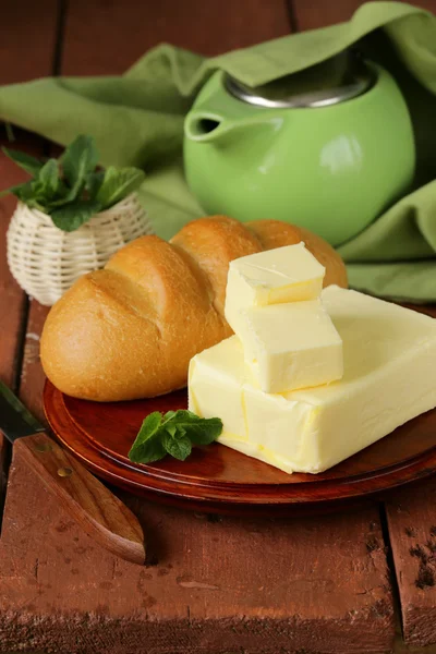 Piece of fresh butter for breakfast on a wooden board — Stock Photo, Image