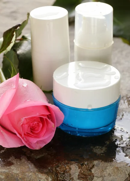 Assortment of jars creams lotion with flowers - organic cosmetics — Stock Photo, Image