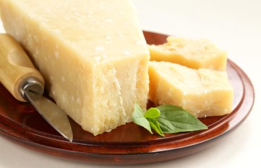 parça taze lezzetli zor parmesan peyniri