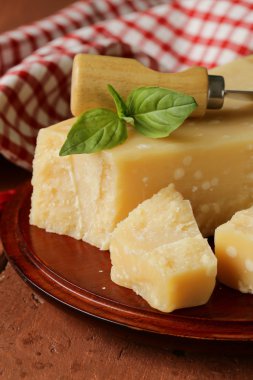 parça taze lezzetli zor parmesan peyniri