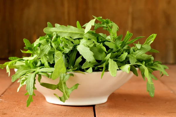 Bowl with fresh green salad of arugula — Stock Photo, Image