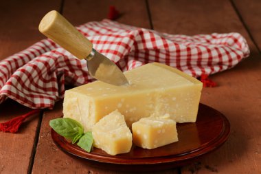 parça taze lezzetli zor parmesan peyniri