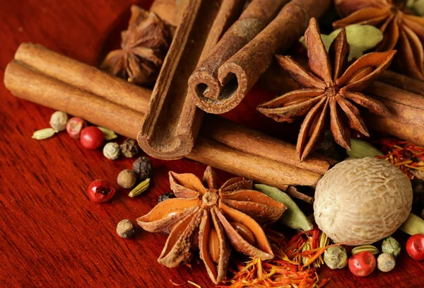 Various spices (nutmeg, cinnamon, star anise, saffron, pepper, cardamom, fennel) — Stock Photo, Image