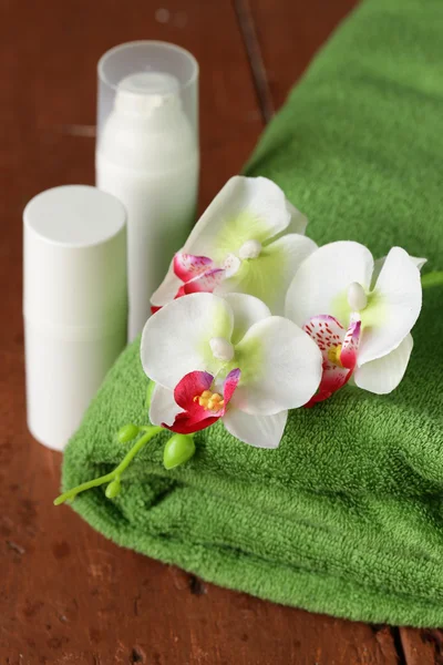 Asortyment słoiki kremów balsam - kosmetyki ekologiczne — Zdjęcie stockowe