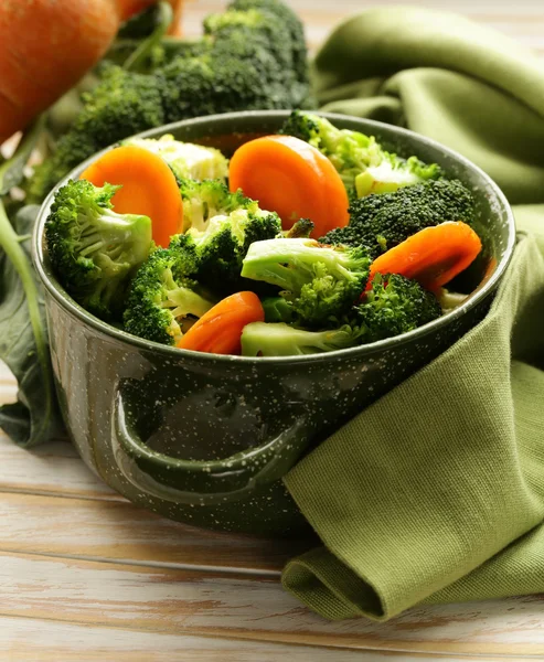 Mixed vegetables with carrots and broccoli tasty garnish — Stock Photo, Image
