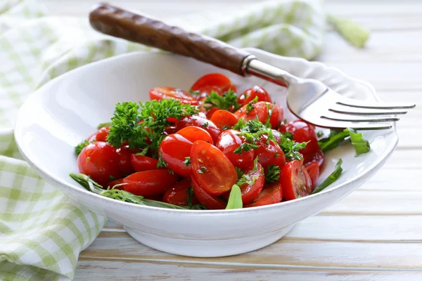 Salad of small cherry tomatoes with parsley and olive oil — Stock Photo, Image