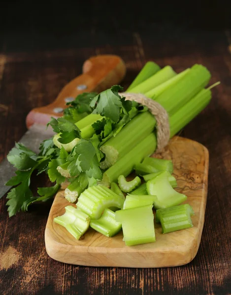 Chopped green celery on a kitchen wooden board — Stock Photo, Image