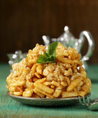 Bal ve susam ile oryantal tatlılar (chak-tayfun)