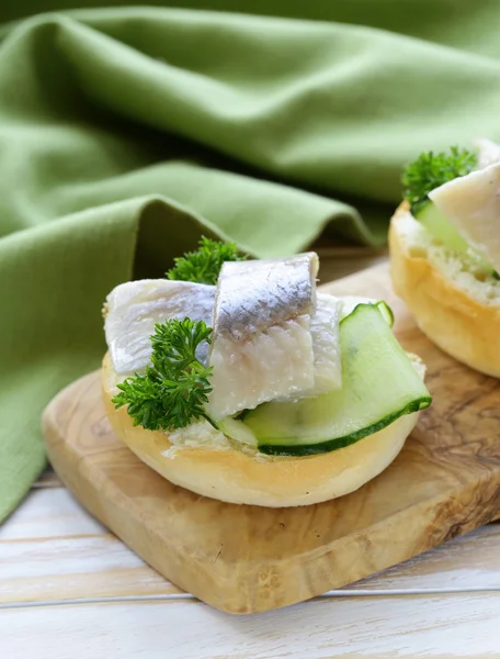 Snack sandwiches with cucumber and herring — Stock Photo, Image