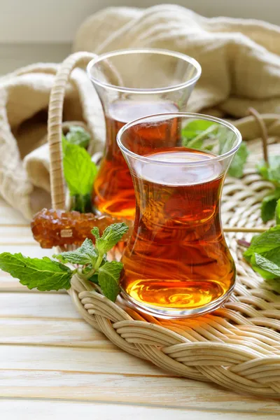 Traditional Arabic Turkish tea served with fresh mint — Stock Photo, Image