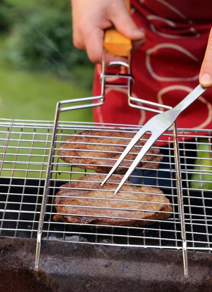 Beef steak grilled on a barbecue outdoors — Stock Photo, Image