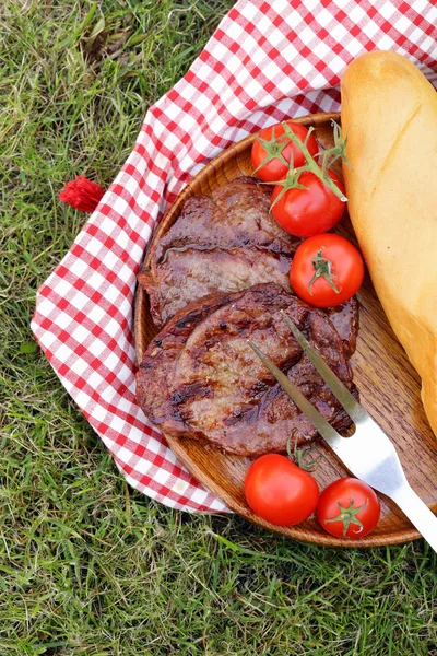 Gegrilltes Fleisch Rindfleisch Steak im Freien Picknick — Stockfoto