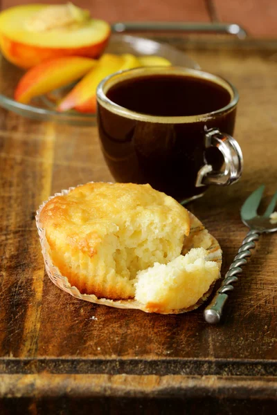 Печиво з чашкою кави на сніданок — стокове фото