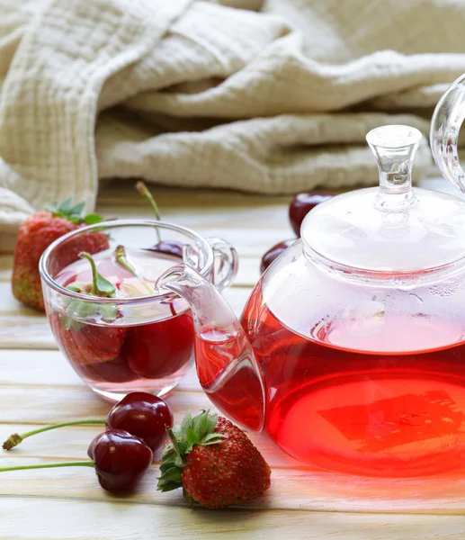 Summer fruit tea with a variety of berries (cherry, strawberry) — Stock Photo, Image