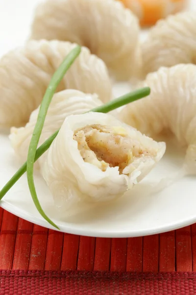 Asian steamed meat dumplings dim sum with soy sauce — Stock Photo, Image