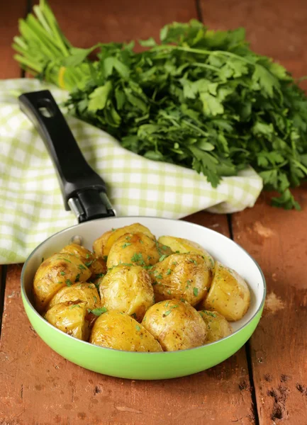 Tasty baked potatoes with herbs in the pan — Stock Photo, Image