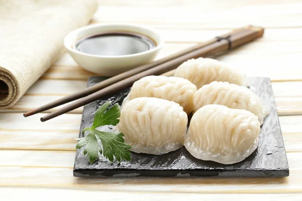 Asian steamed meat dumplings dim sum with soy sauce — Stock Photo, Image