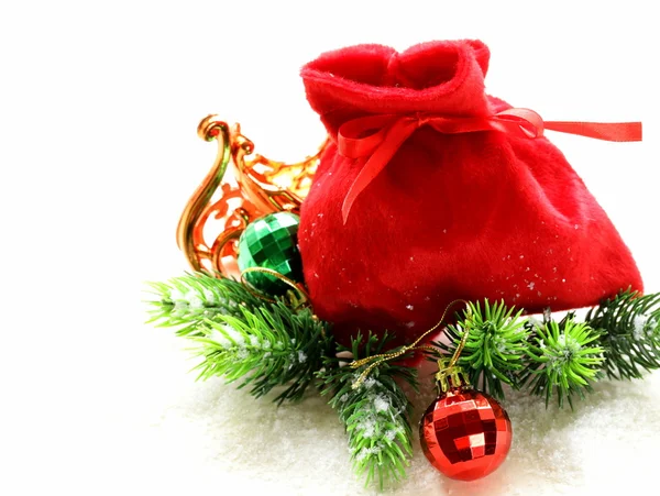 Composición navideña con decoraciones y regalos navideños — Foto de Stock
