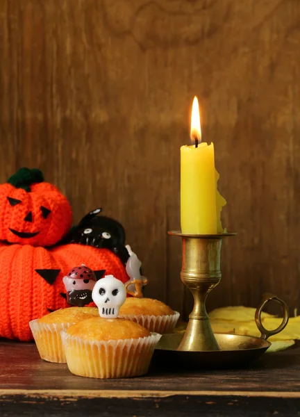 Traditional halloween treats cupcakes with funny candles — Stock Photo, Image
