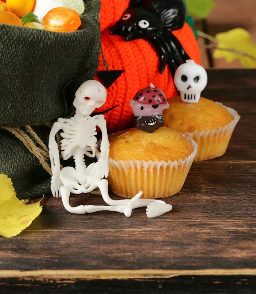 Traditional halloween treats cupcakes with funny candles — Stock Photo, Image