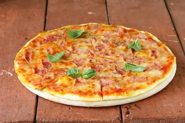 Traditional Italian pizza with prosciutto ham and basil — Stock Photo, Image