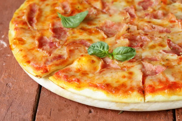 Traditional Italian pizza with prosciutto ham and basil — Stock Photo, Image