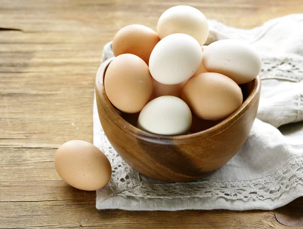 Natural organic eggs in a wooden bowl — Stock Photo, Image