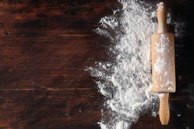 Ekmek pizzası pişirmek için un yemek arka planı.