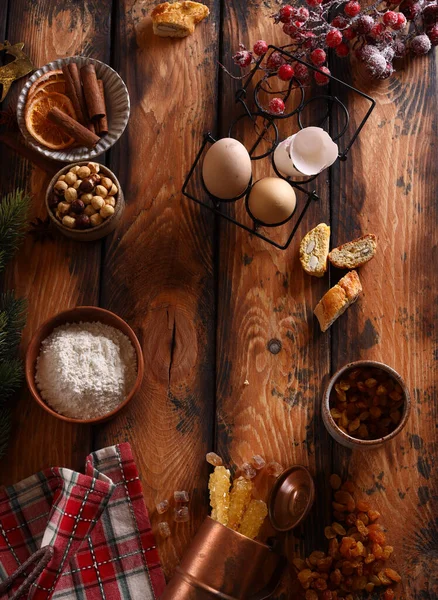 Noel arkaplanı bayram için kek yapar.