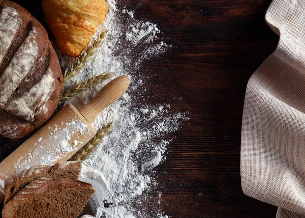 Farinha Comida Pão Fresco Fundo Madeira — Fotografia de Stock